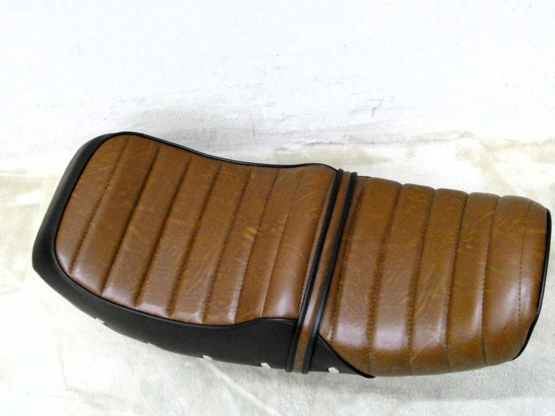 ＧＳ４００　茶ツートン　ボタン　シート/　完成品　アンコ抜き　タックロール