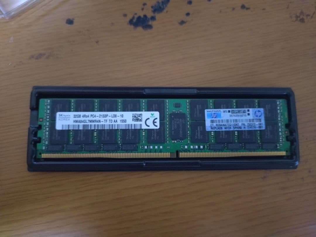 Micron 32GB DDR4 2666MHz メモリ