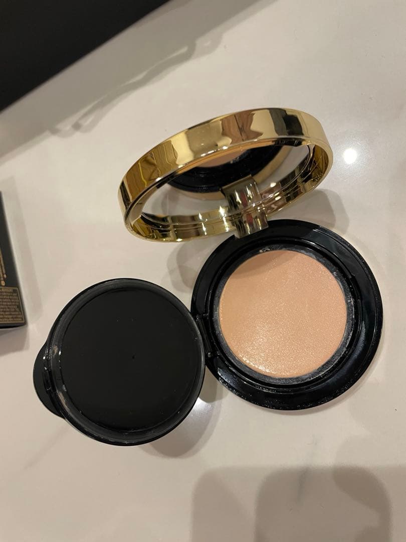【限定ケース】YSL ラディアントタッチグロウパクト BR10【サンプル付き】