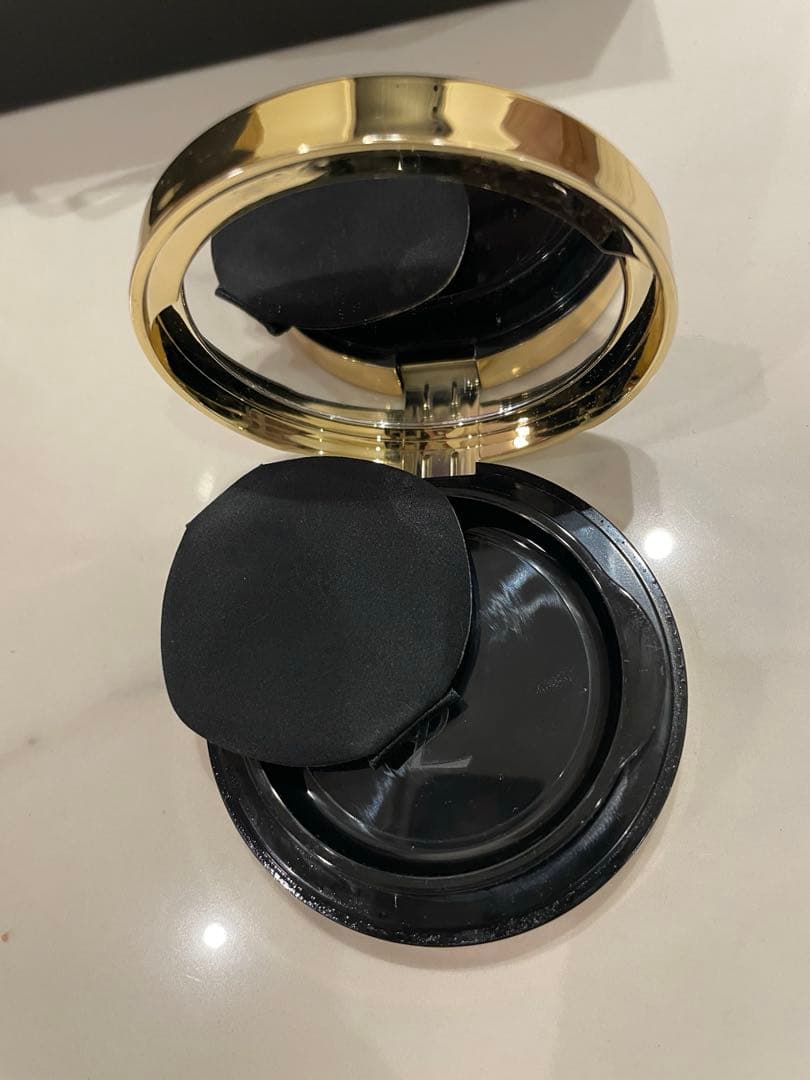 【限定ケース】YSL ラディアントタッチグロウパクト BR10【サンプル付き】