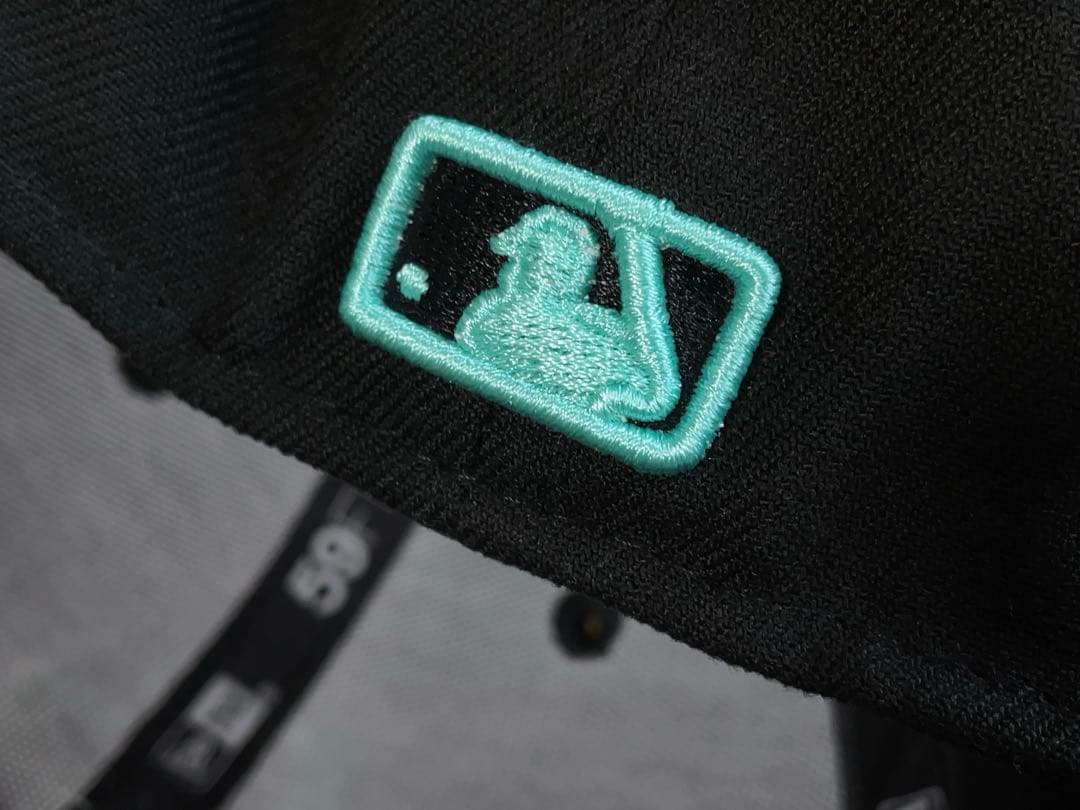 美品 ニューエラ パドレス 59FIFTY キャップ ティファニー ブラック