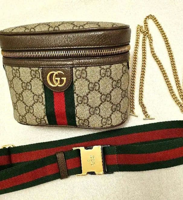 GUCCI GGボディバッグストラップ付き