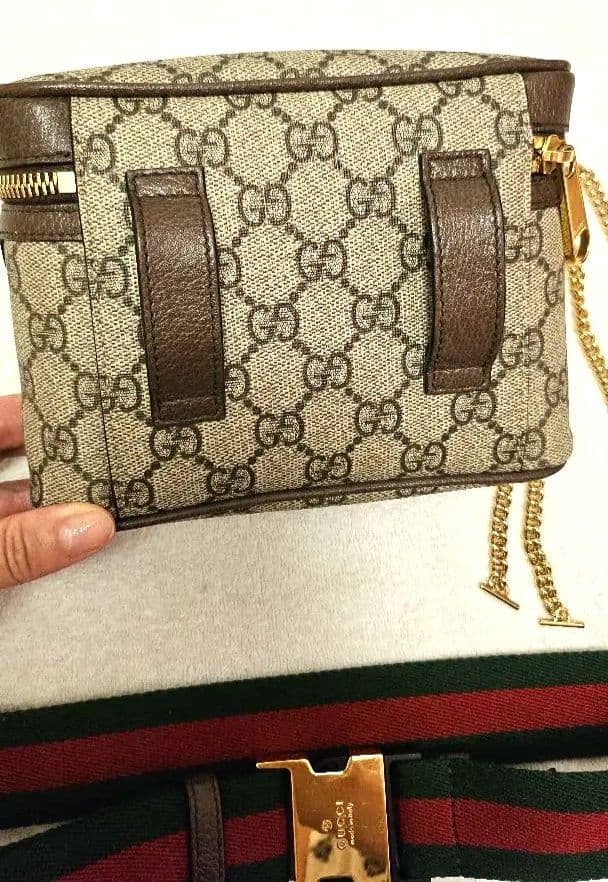 GUCCI GGボディバッグストラップ付き