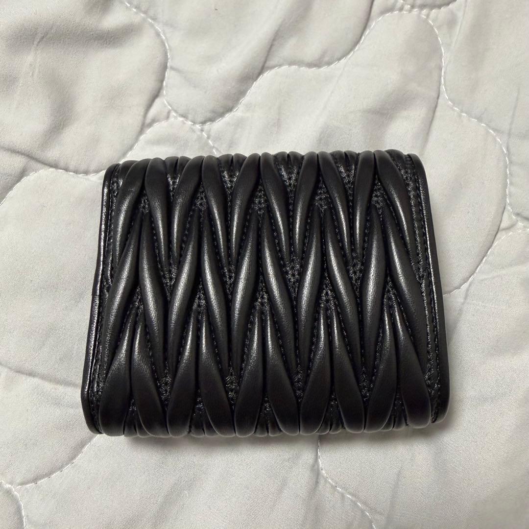 MIUMIU マテラッセレザー 財布 黒