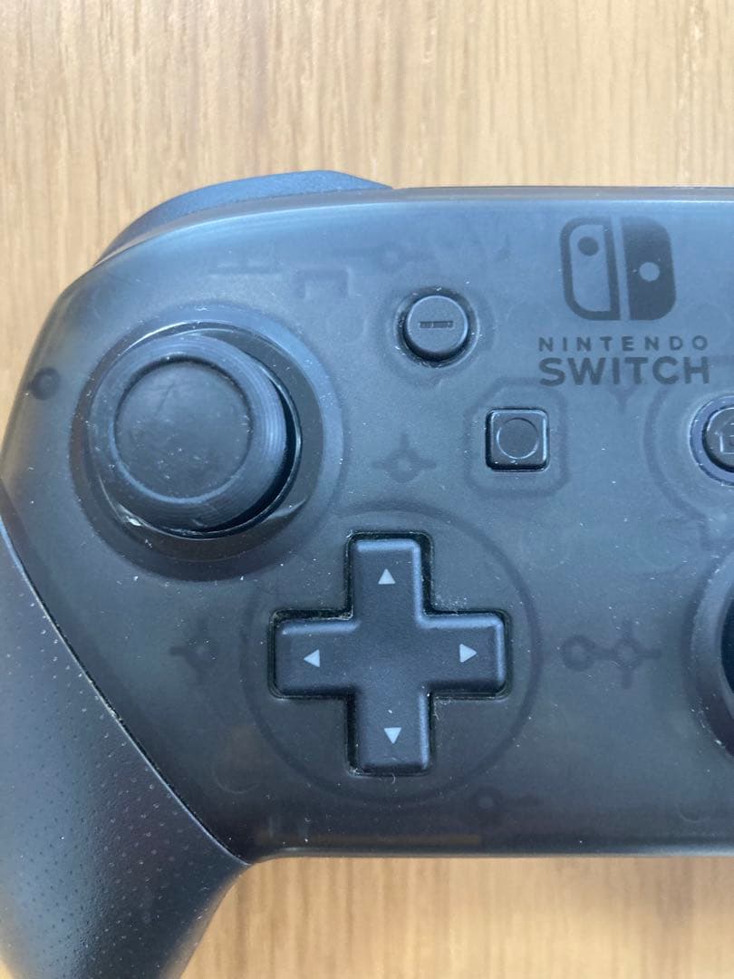 Nintendo Switch 本体 と プロコントローラー