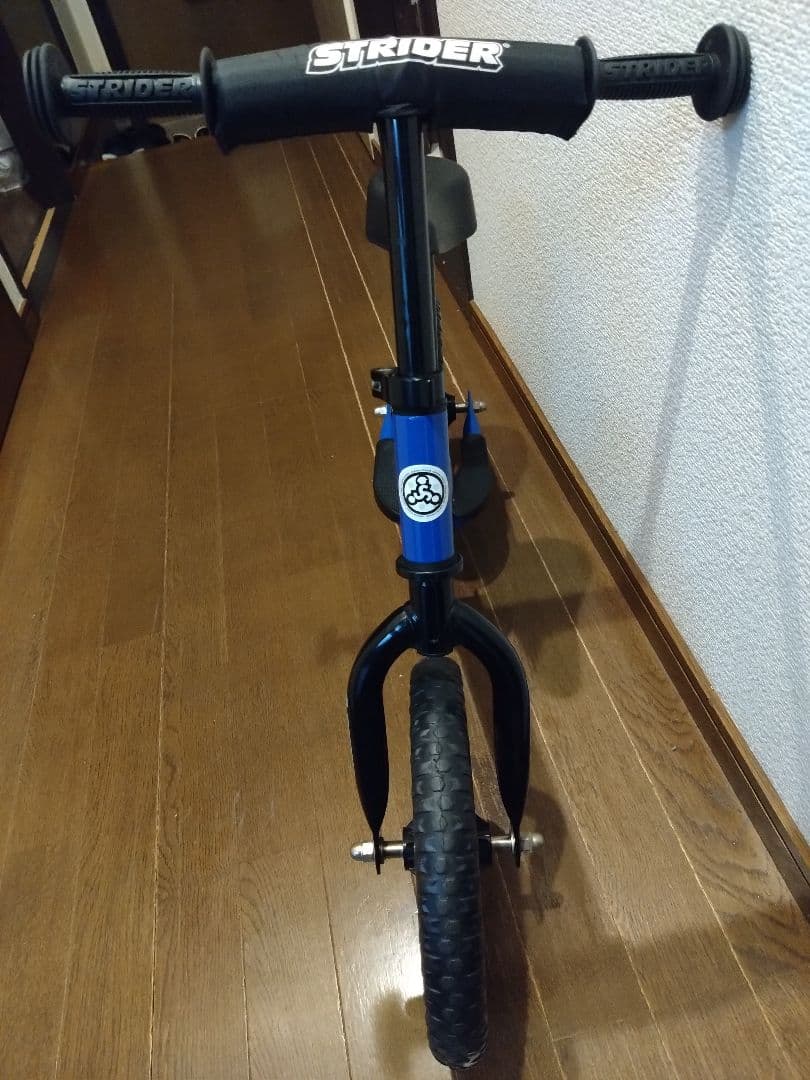 ☆omomさま専用☆STRIDERバランスバイク 青 　引取り限定　おまけ付