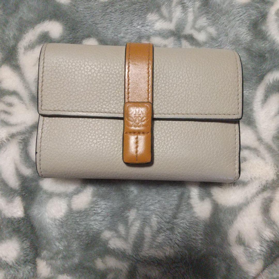 ロエベLOEWEバーティカルウォレット　スモール　グレージュ