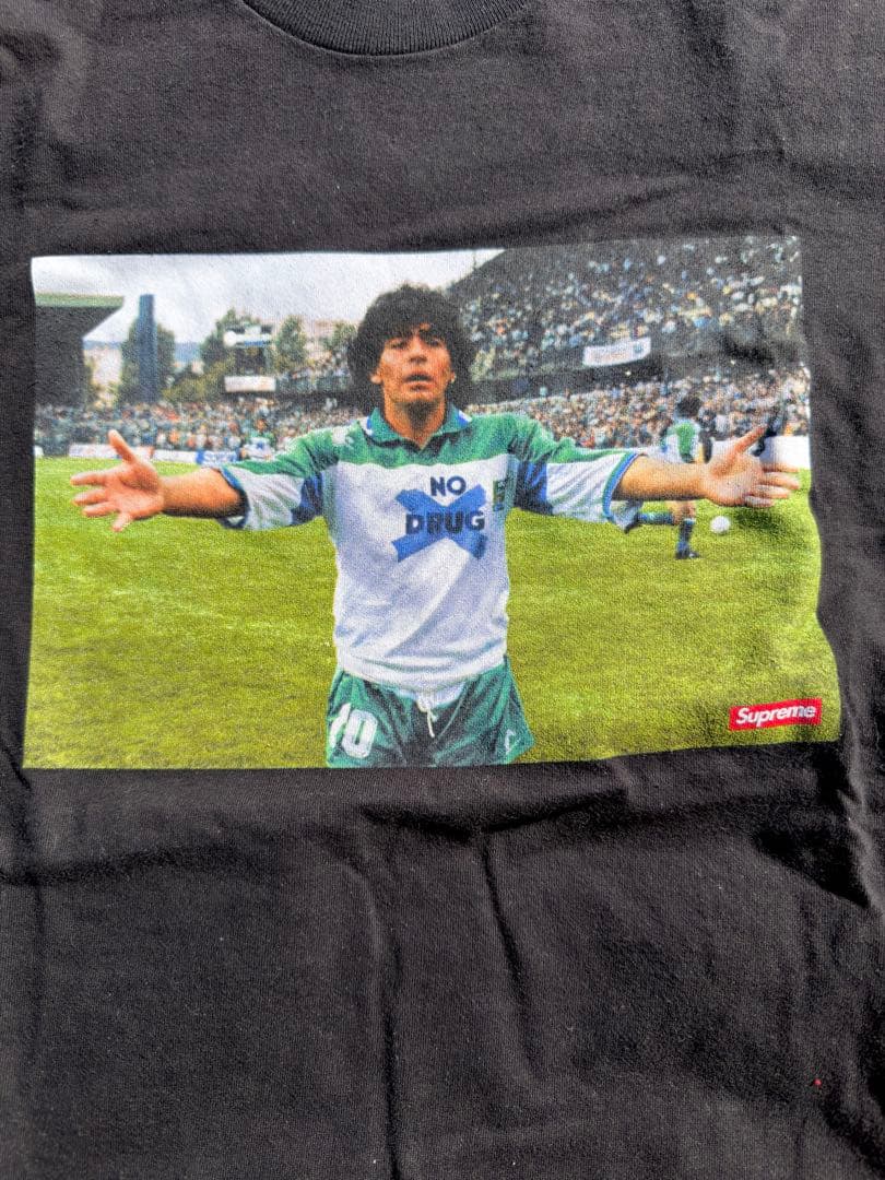 Supreme Maradona Tee \"Black\" ※ステッカー5枚付き