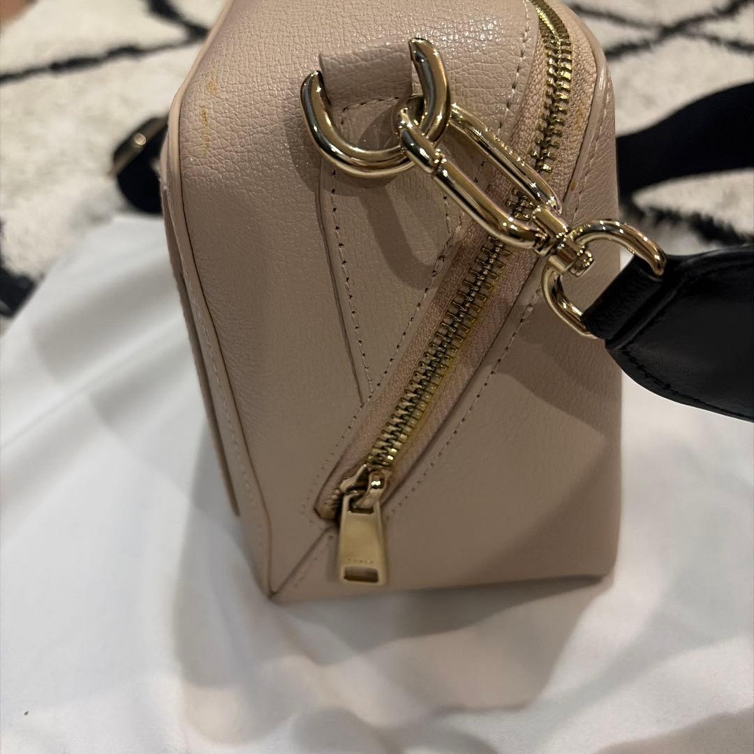 FURLA AMICA S CROSSBODYクロスボディ ロゴストラップ