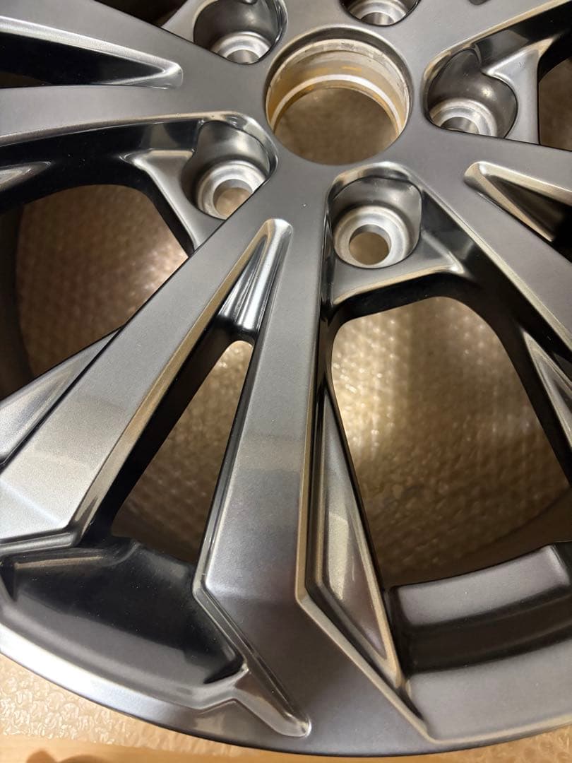 もっち　RAV4 後期純正18インチホイール　1本　①