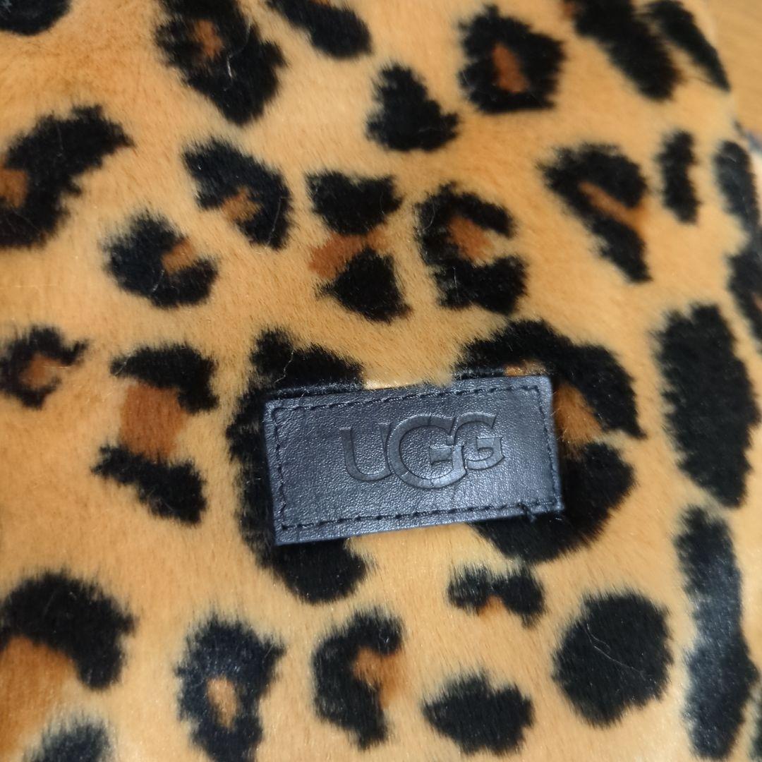 美品UGG ヒョウ柄 フリースマフラー