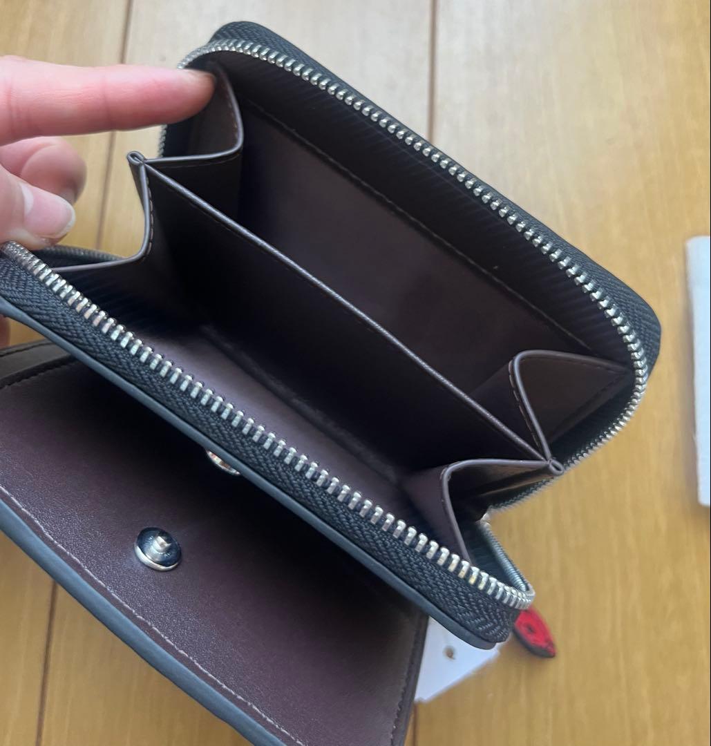 新品　COACH ストロベリー柄　いちご柄　折り財布