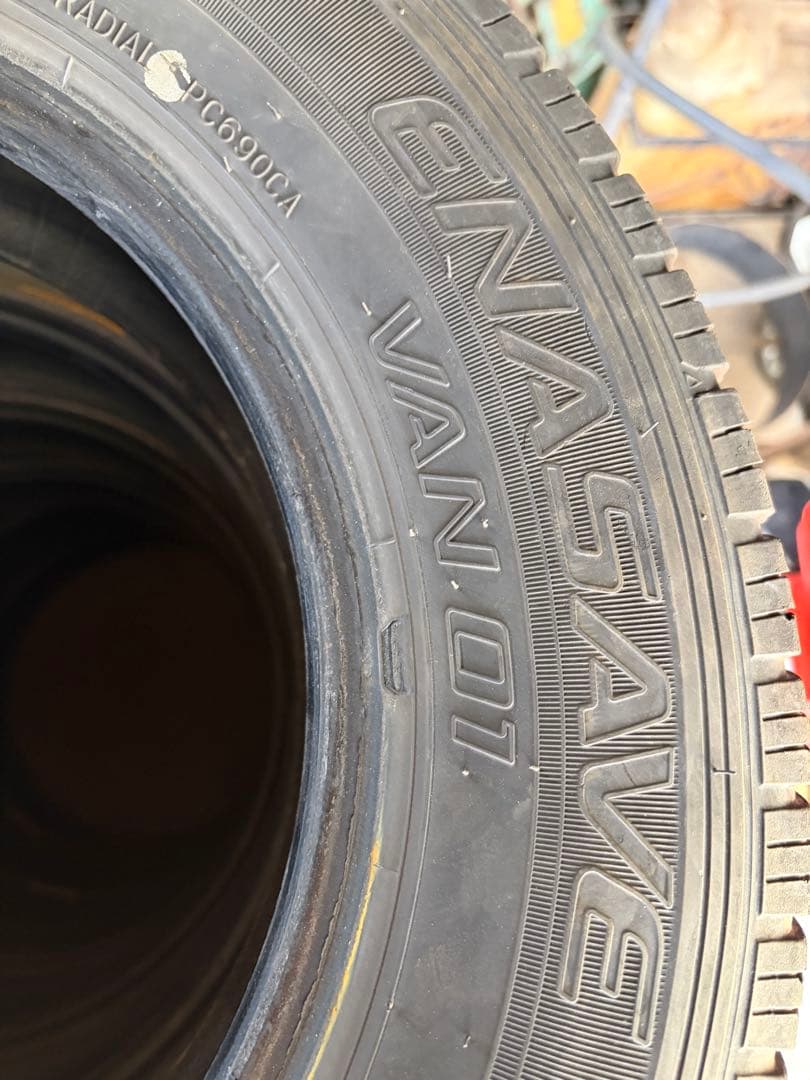 送料無料。バリ溝。軽トラ。 国産ダンロップ145/80R12夏タイヤ4本セット。