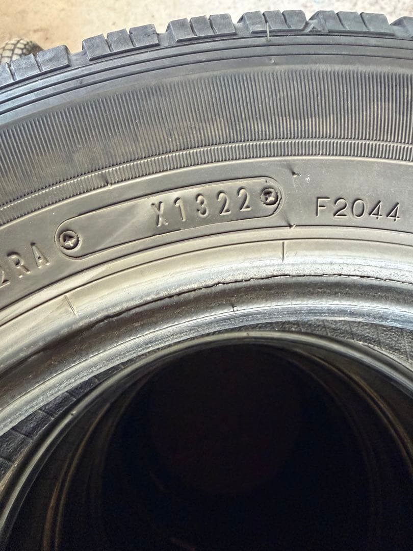 送料無料。バリ溝。軽トラ。 国産ダンロップ145/80R12夏タイヤ4本セット。