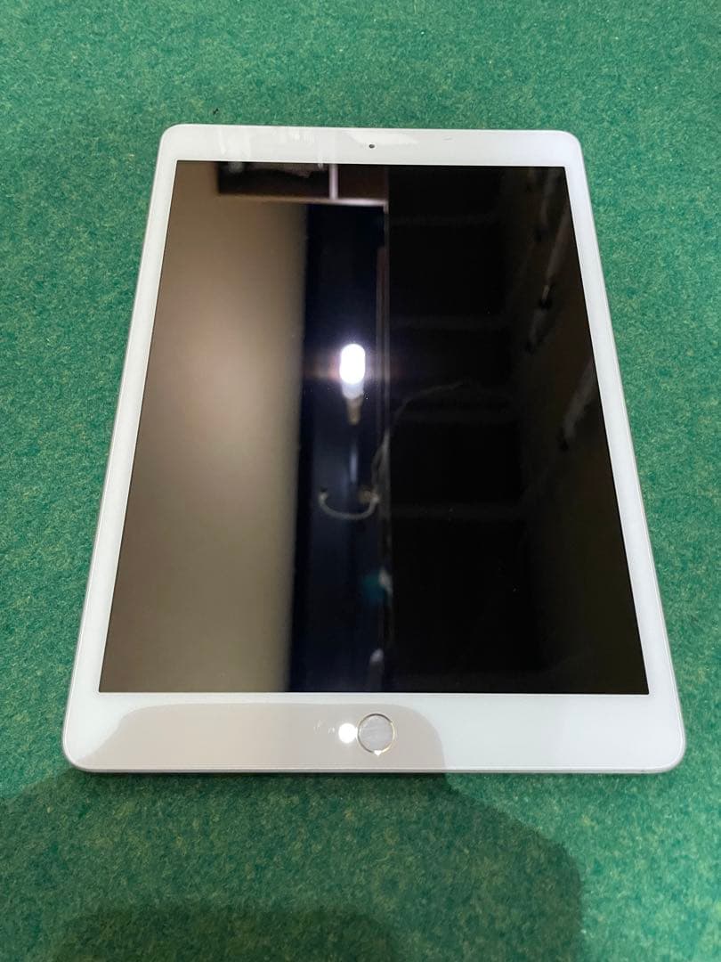 iPad (第7世代) シルバー 32GB WiFi ケース付き②