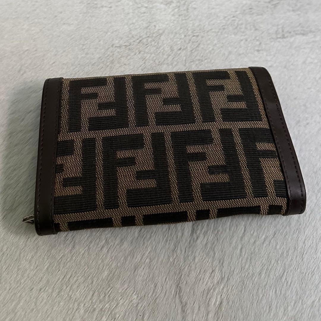 FENDI フェンディ　折り財布　ラウンドジップ　ズッカ柄　ブラウン