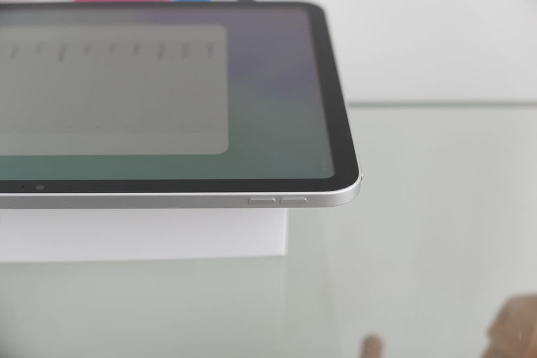 【Apple Care+2年付き】ほぼ新品Apple iPad A16 シルバー