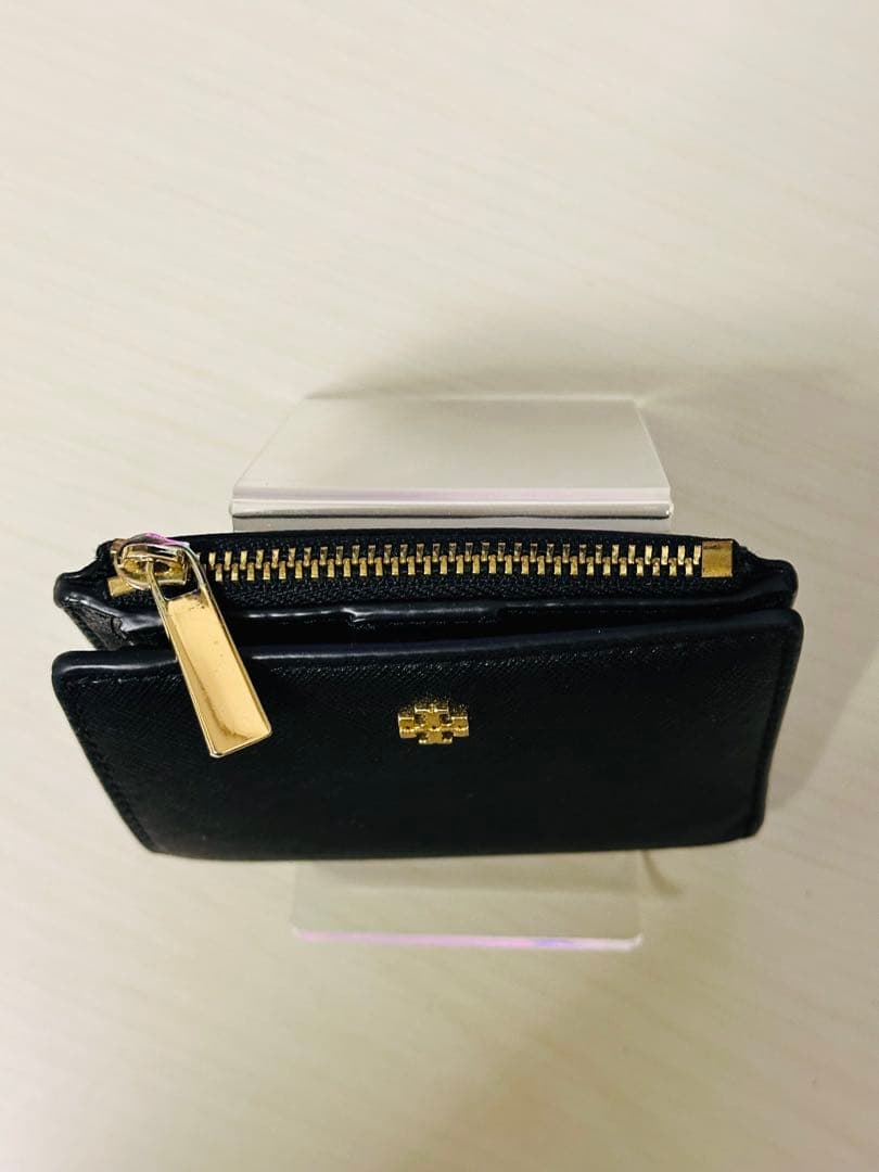 美品　Tory Burch ブラック 二つ折り財布