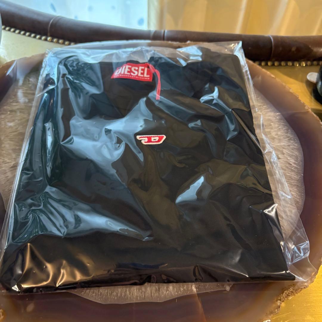 【新品】DIESEL 大活躍間違いなしのTシャツ　ロゴ入り