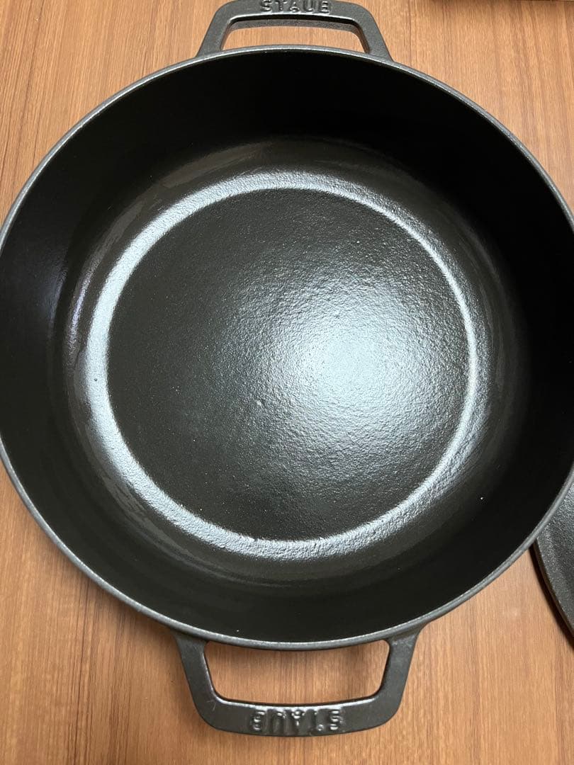 STAUB 鋳鉄製 両手鍋 黒色 蓋付き