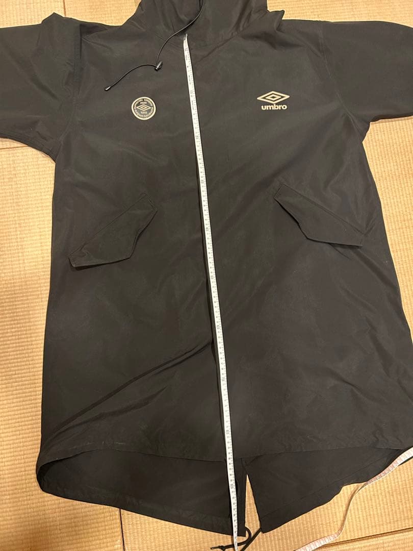 umbro numerals ベンチコート 黒