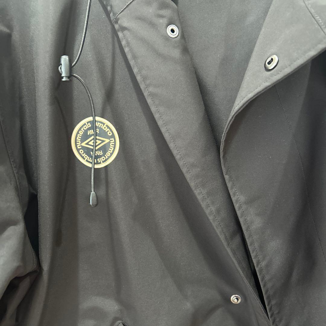 umbro numerals ベンチコート 黒