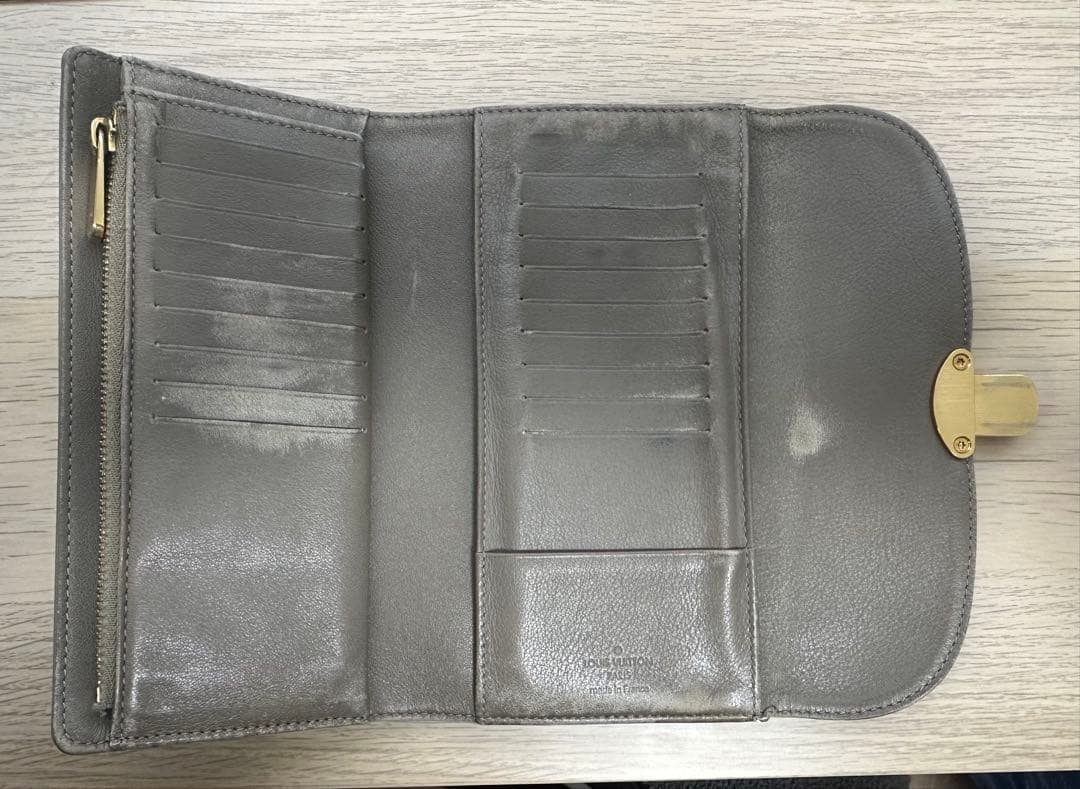 Louis Vuitton グレー 長財布　三つ折り財布