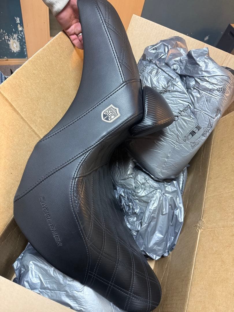 Saddlemen SDC パフォーマンスグリッパーシート