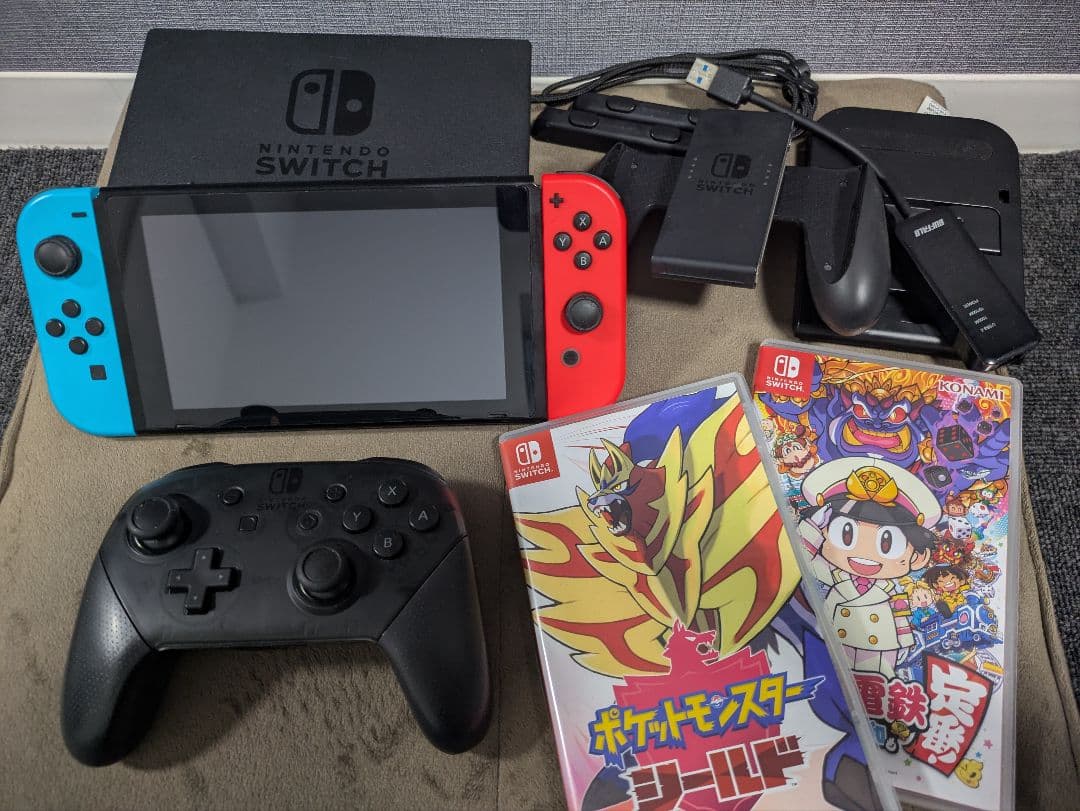 Nintendo Switch 本体（欠品あり） プロコン　ソフト２本　他付き