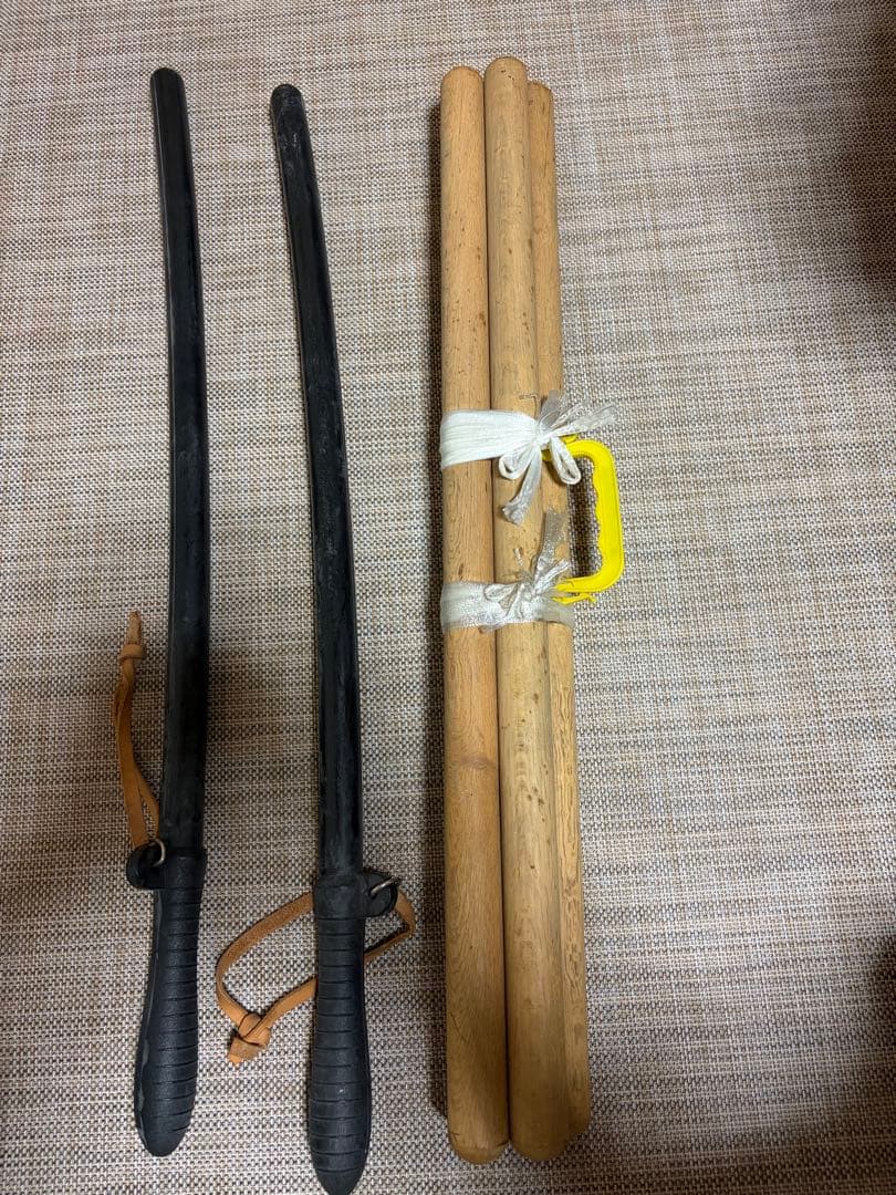 武道用黒刀と木製棒