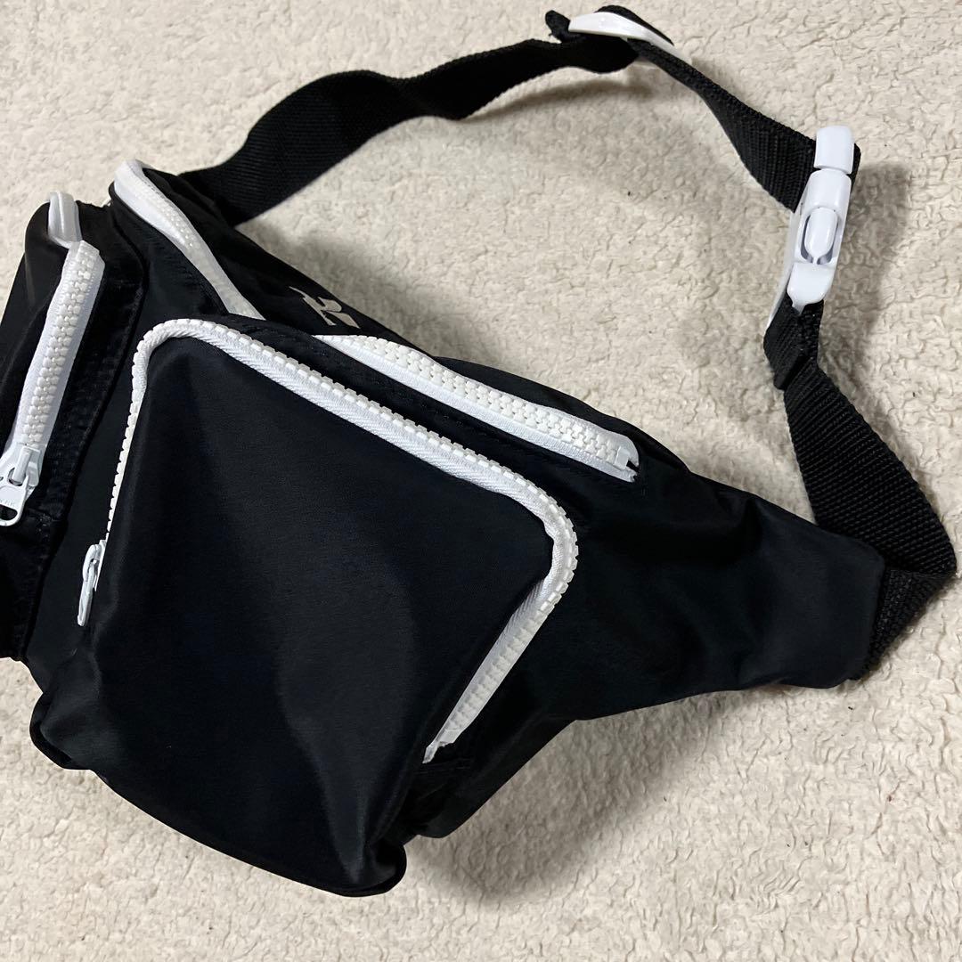 美品　クレージュ　ロゴ　ボディバッグ　ウエストポーチ　ナイロン　ブラックホワイト