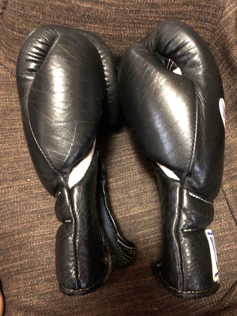 Winning ボクシンググローブ 14 oz 黒　紐なし