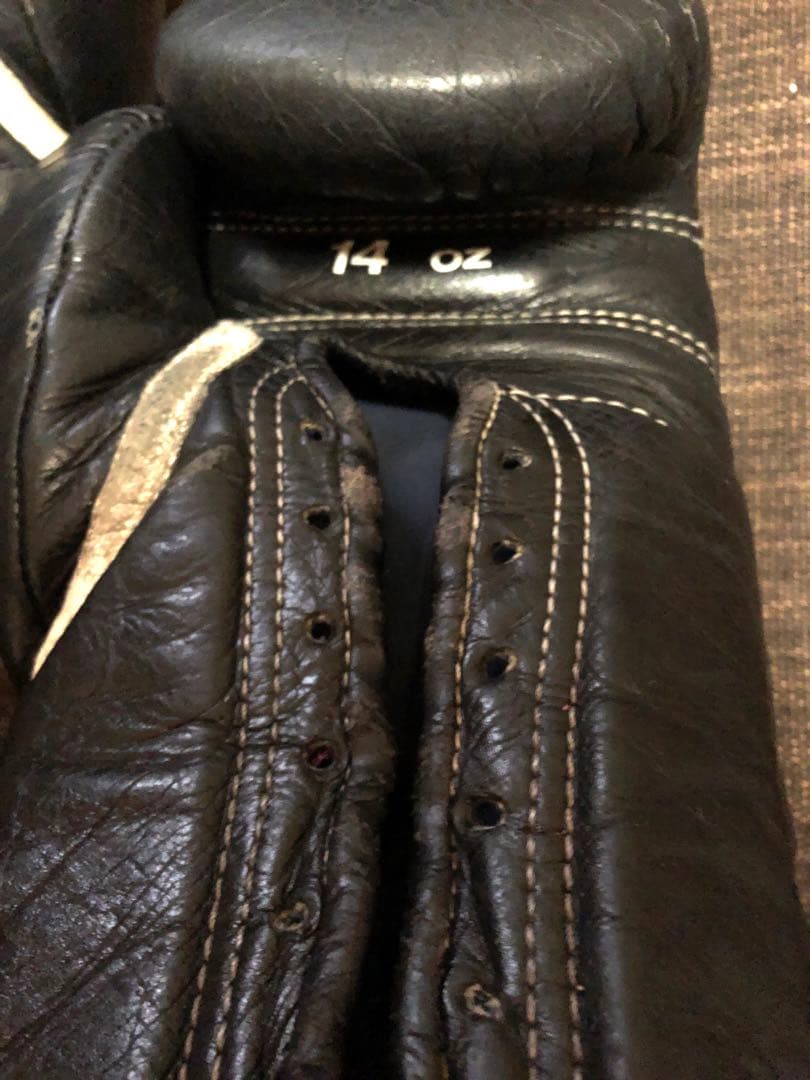 Winning ボクシンググローブ 14 oz 黒　紐なし
