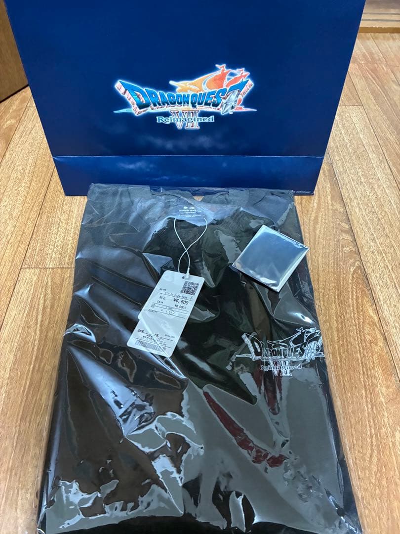 DQVIIR x SHIPS ヴィンテージライク ツアーモチーフ Tシャツ