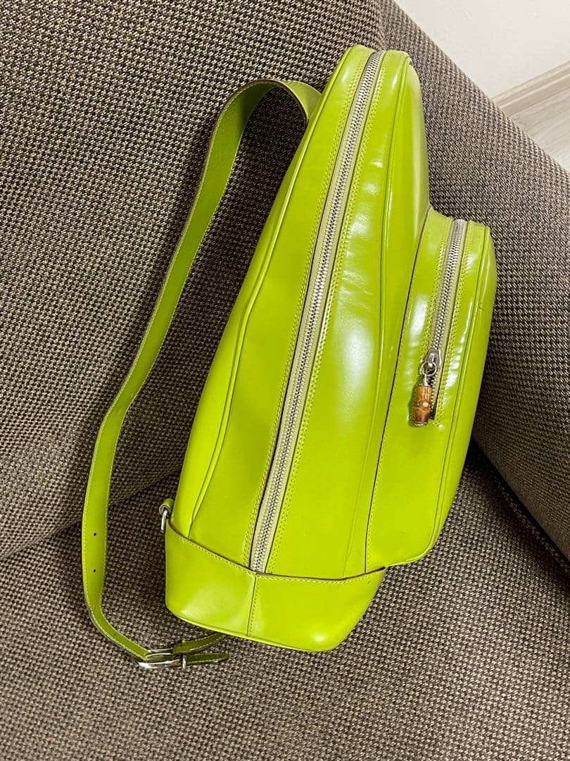 【希少】GUCCI バンブー エナメル ボディーバッグ ロゴ型押し 緑OLD