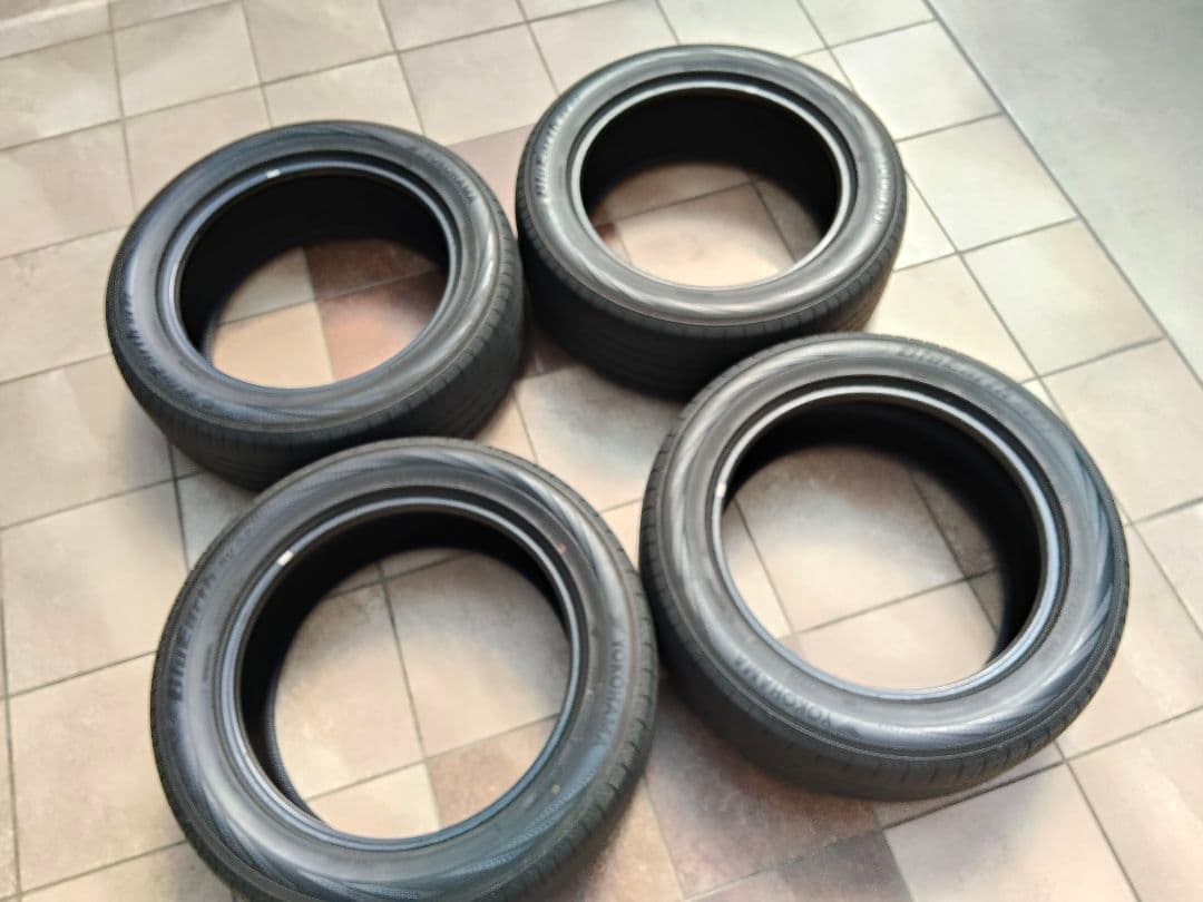 ② ヨコハマ BluEarth RV-02 ブルーアース 235/55R18