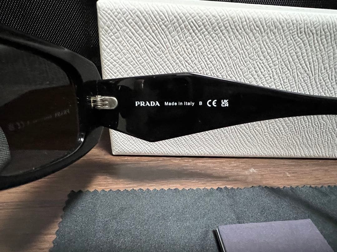 【極美品/確実正規品】PRADA シンボルサングラス SPR 【けしごむ】