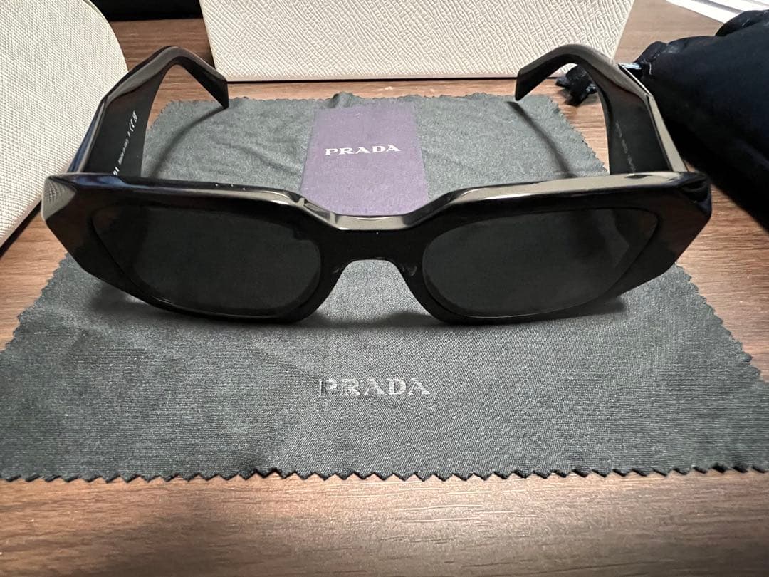 【極美品/確実正規品】PRADA シンボルサングラス SPR 【けしごむ】