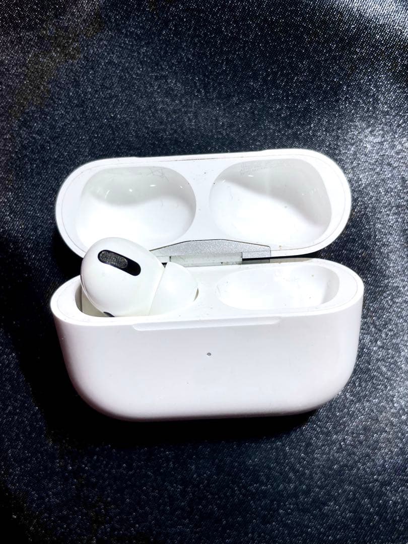 AirPods Pro ワイヤレス充電ケース付き