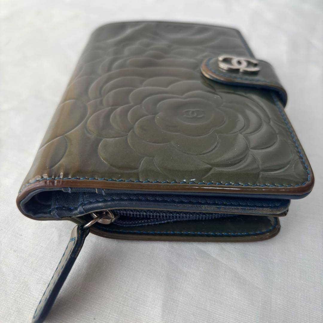認証カード】CHANEL カメリア　折り財布 グリーン系 パテント　イタリア製