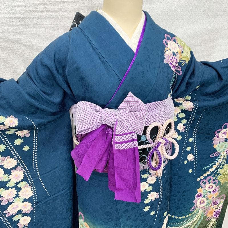 504z8☆振袖 身幅広め 金駒刺繍 金彩 地紋 古典柄☆美品 成人式 結婚式