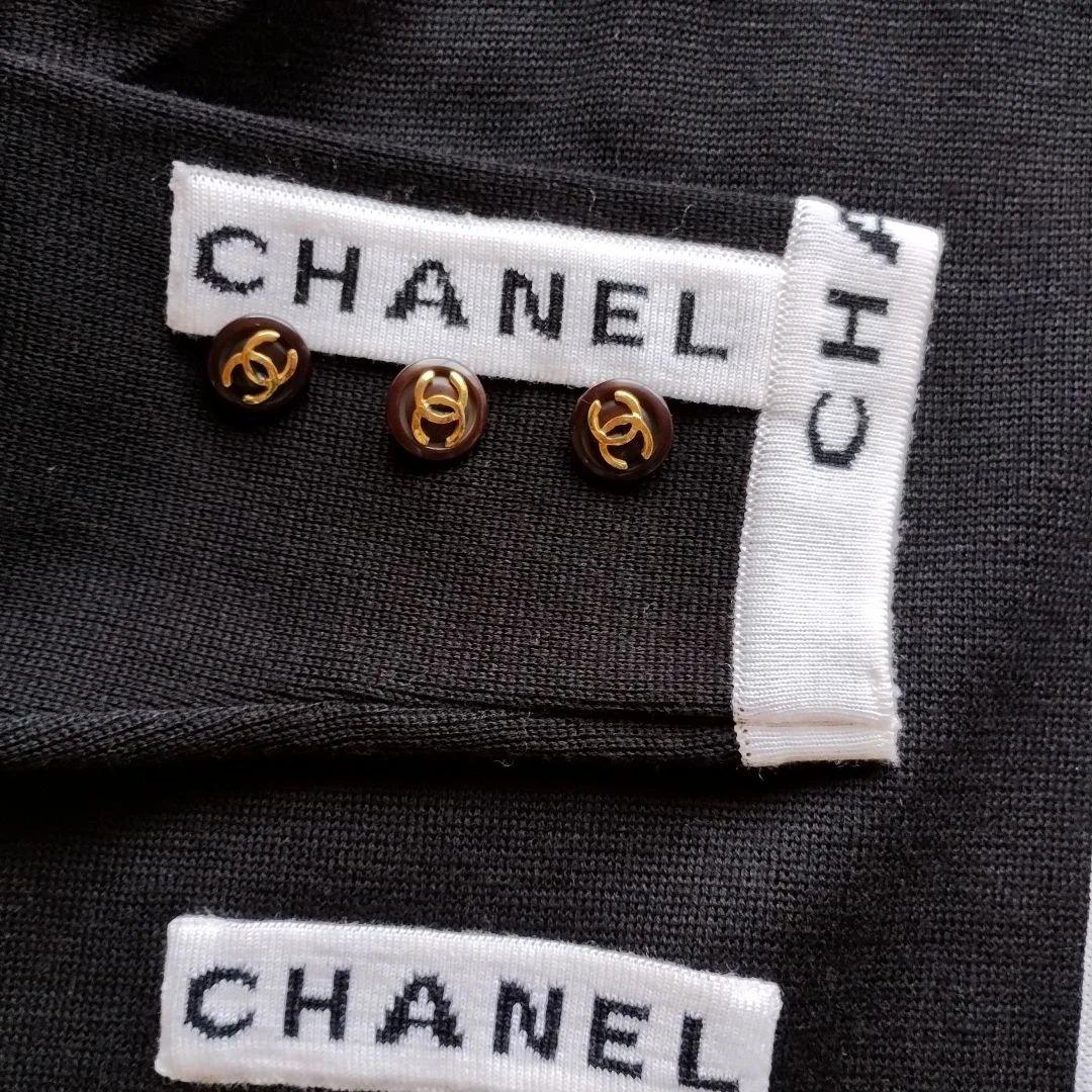 r*u様 ヴィンテージ　CHANEL ロゴ入り ブラックカーディガン