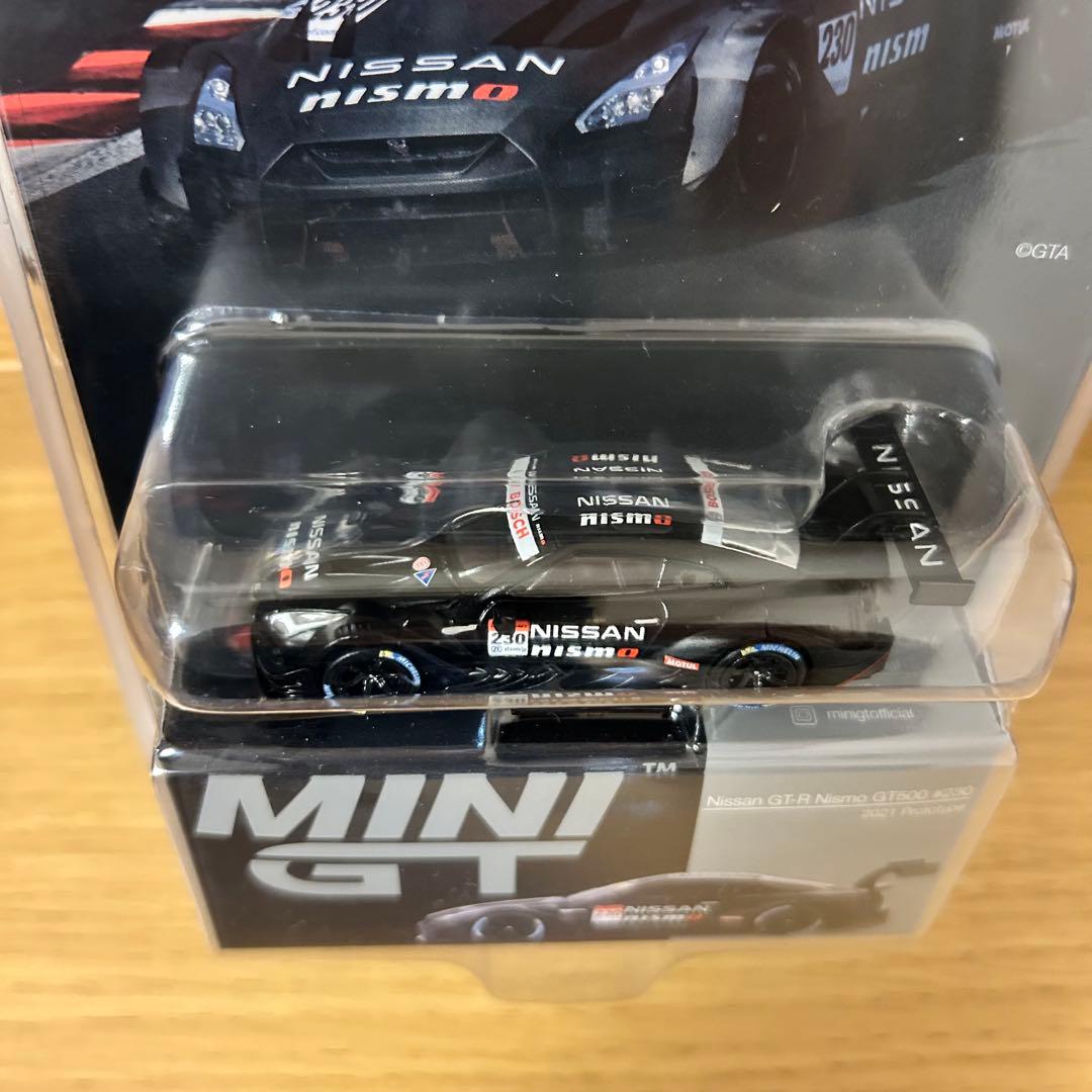 MINI GT　GT-R プロトタイプとMOTUL GT-R2台セット