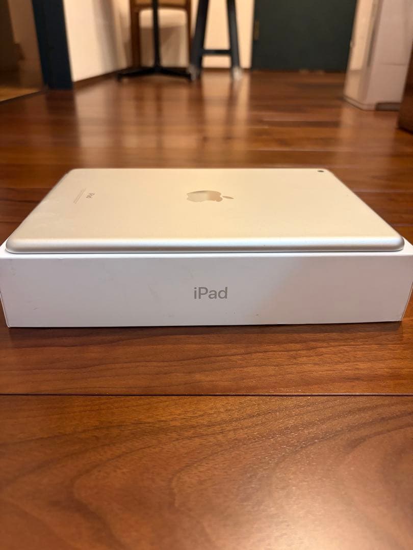 iPad 第6世代 32GB Wi-Fiモデル シルバー