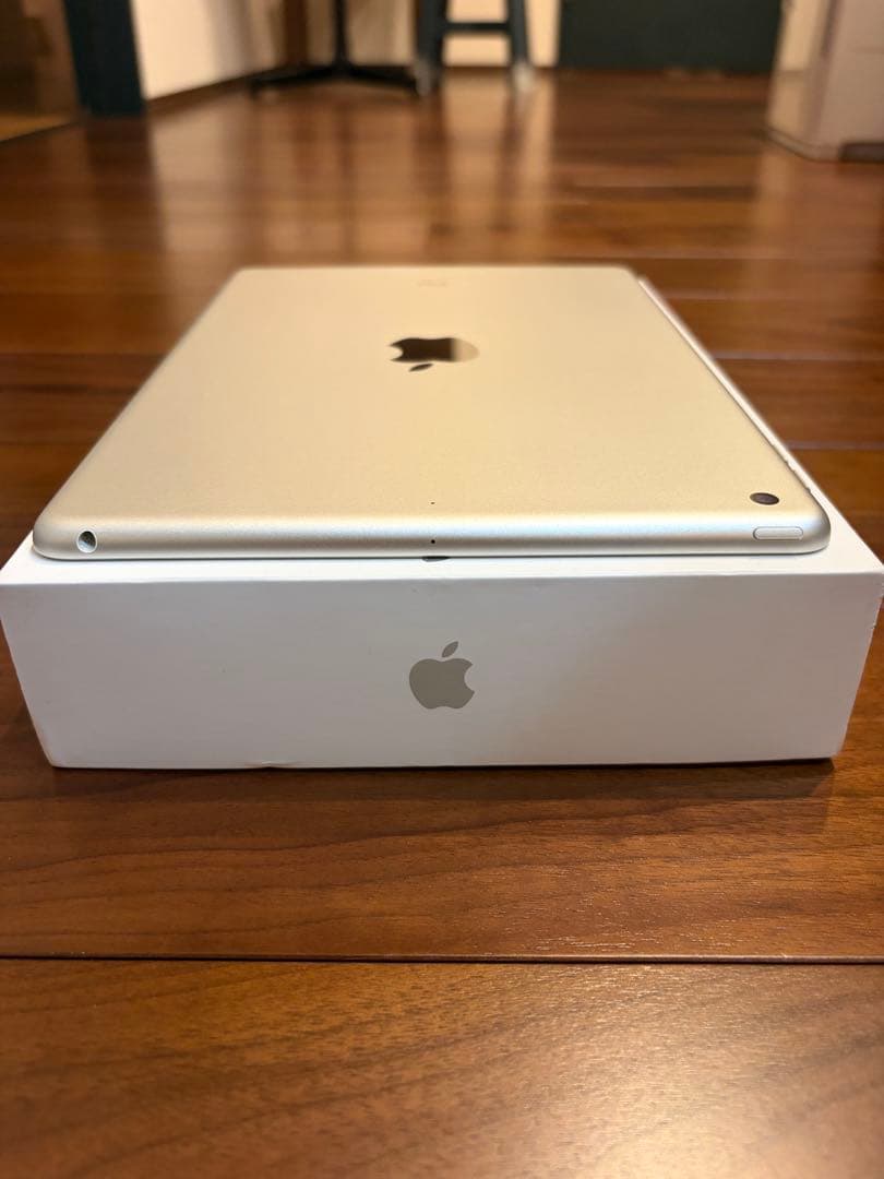 iPad 第6世代 32GB Wi-Fiモデル シルバー