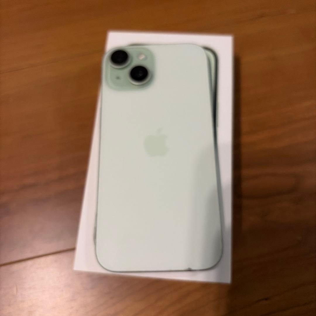 iPhone 15グリーン 本体