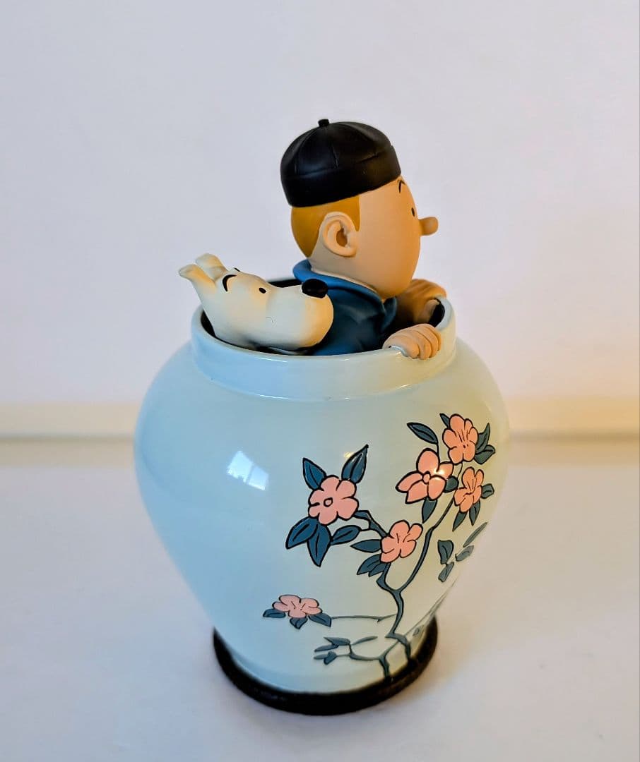 美術館級美品〈タンタンの冒険「青い蓮」の壺入りタンタン＆スノーウィーフィギュア