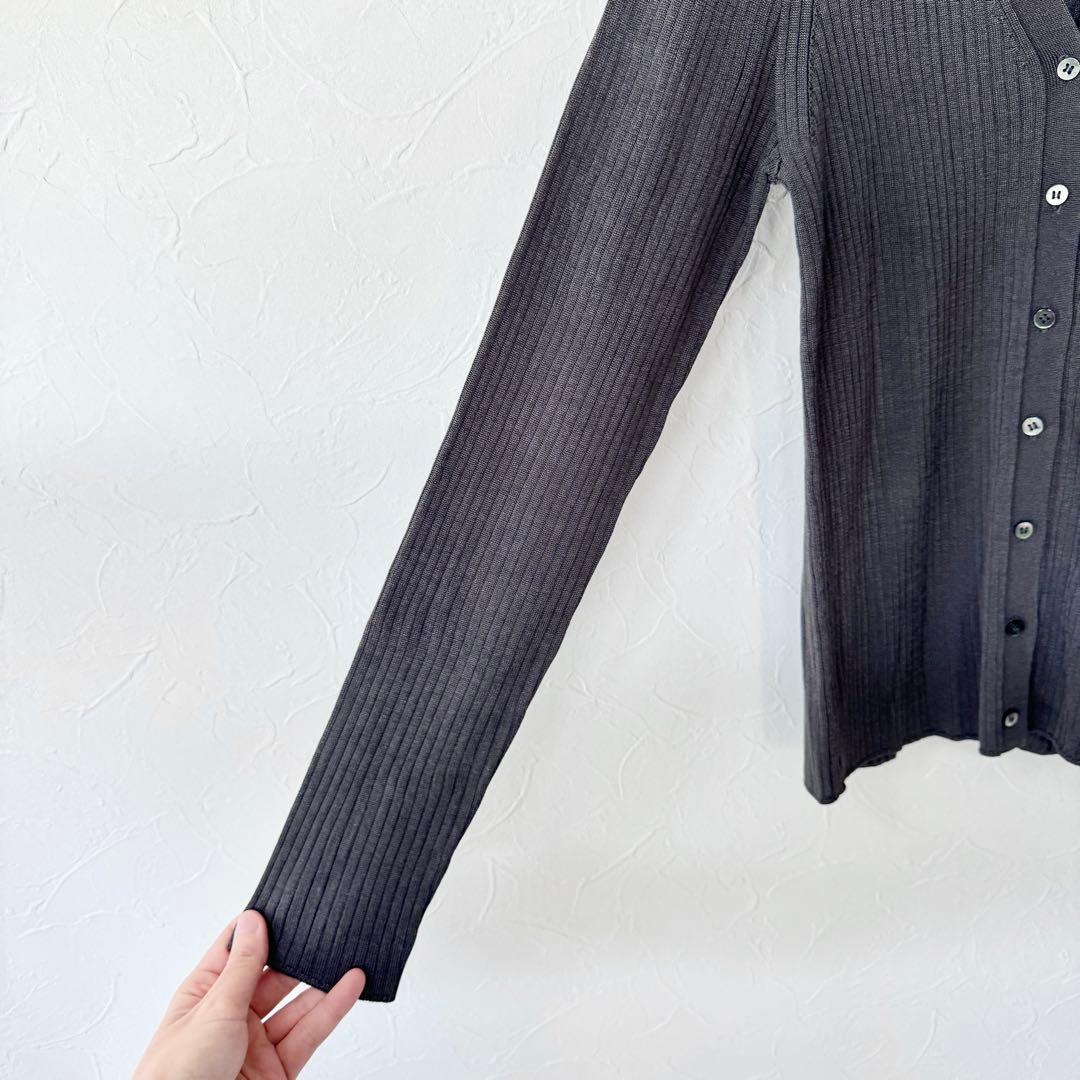 IENA／シルク混×開きひかえめVネックリブニットカーディガン チャコールグレー