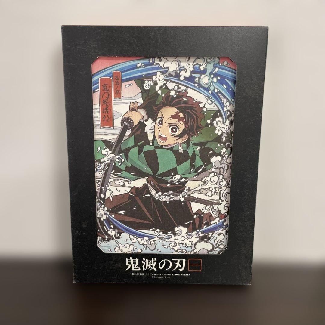 【お値引きしました】鬼滅の刃 DVD 1巻〜7巻　花札付き
