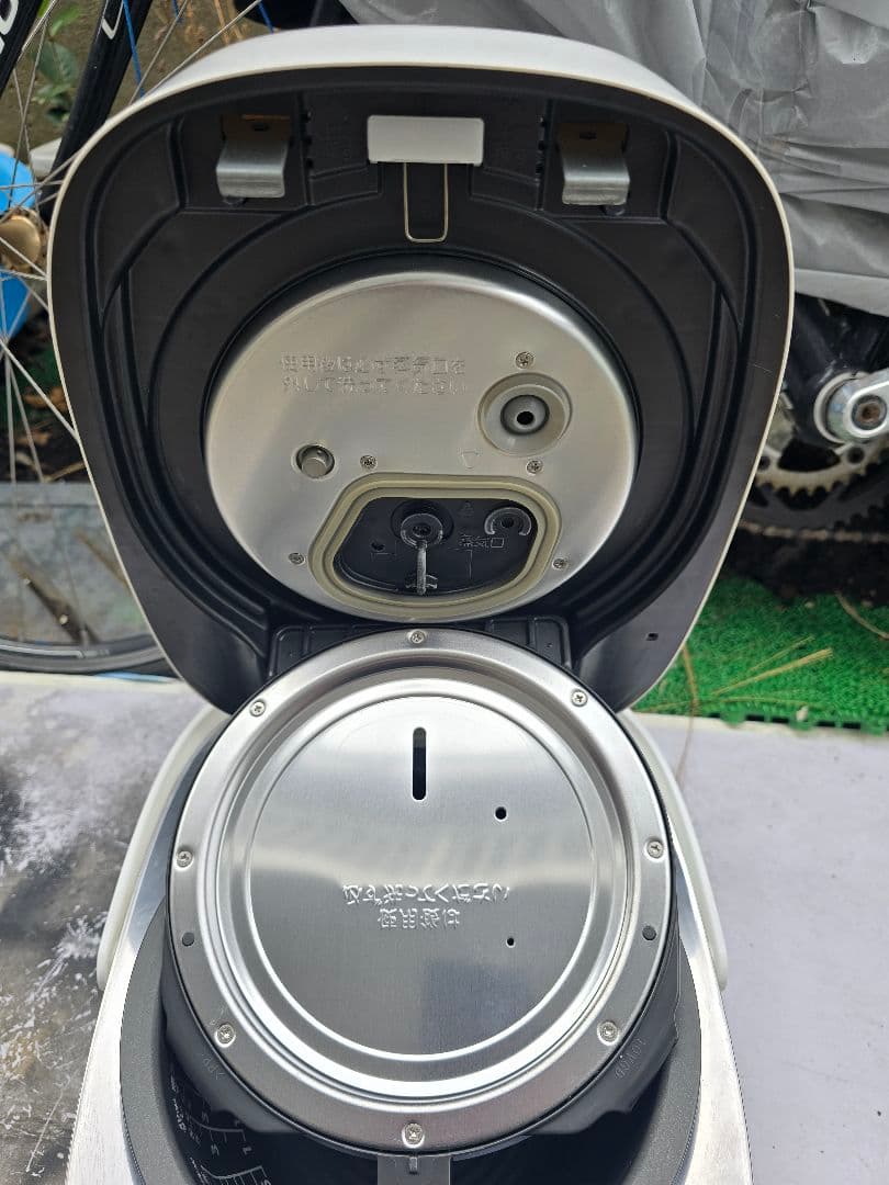 TOSHIBA 真空圧力IH炊飯器 RC-10vxt 2023